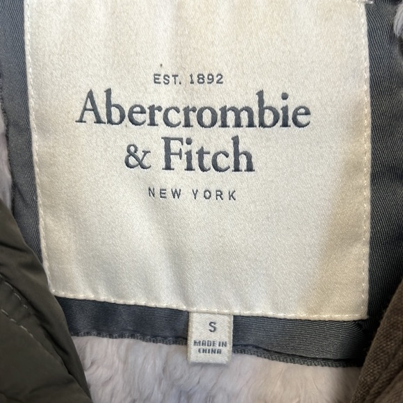 Abercrombie and Fitch puffer jacket small - Picture 12 of 16